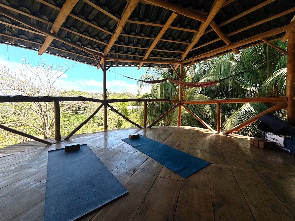 Don Jons Lodge -Surf & Yoga