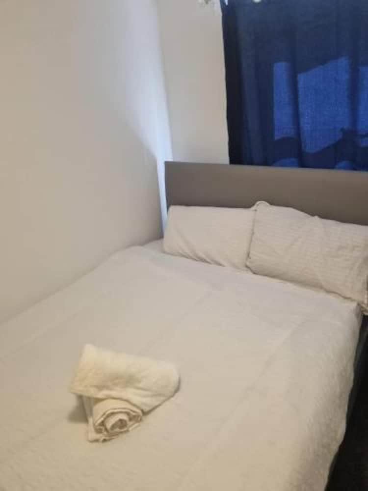 Gillingham Retreat - Spacious 4 Bedroom House