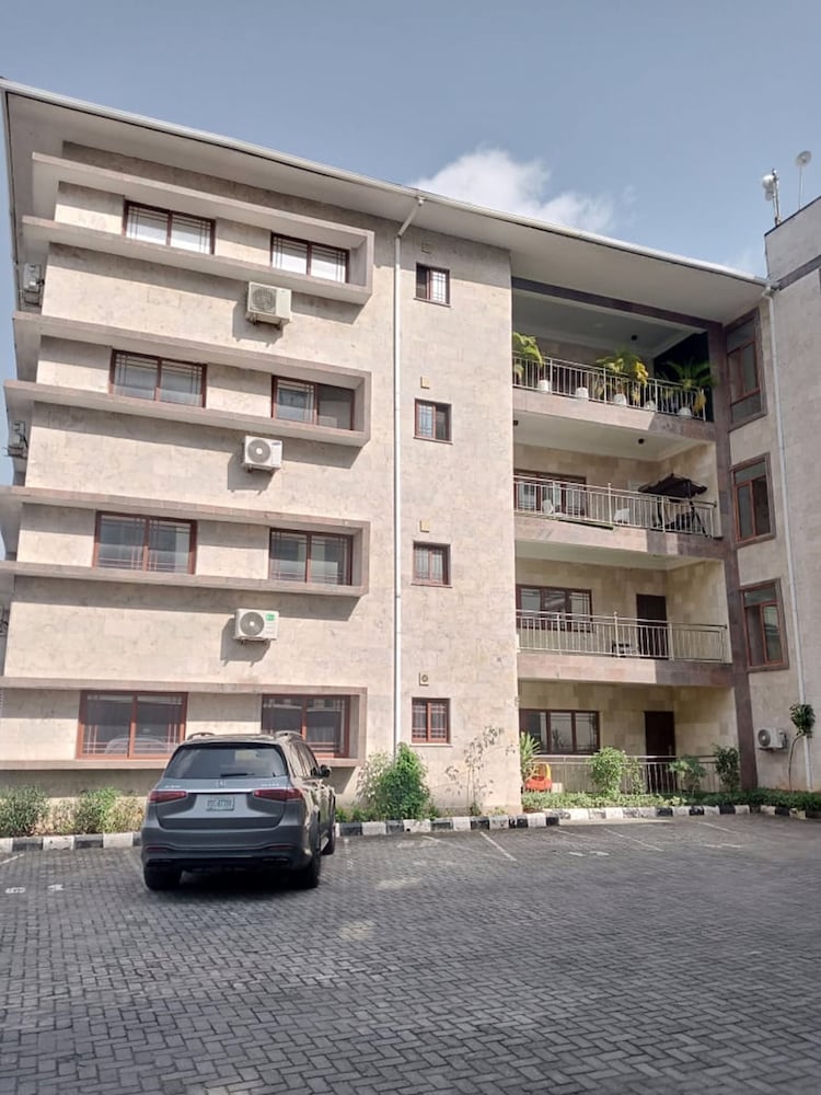Sujimoto Residences - The AVEs