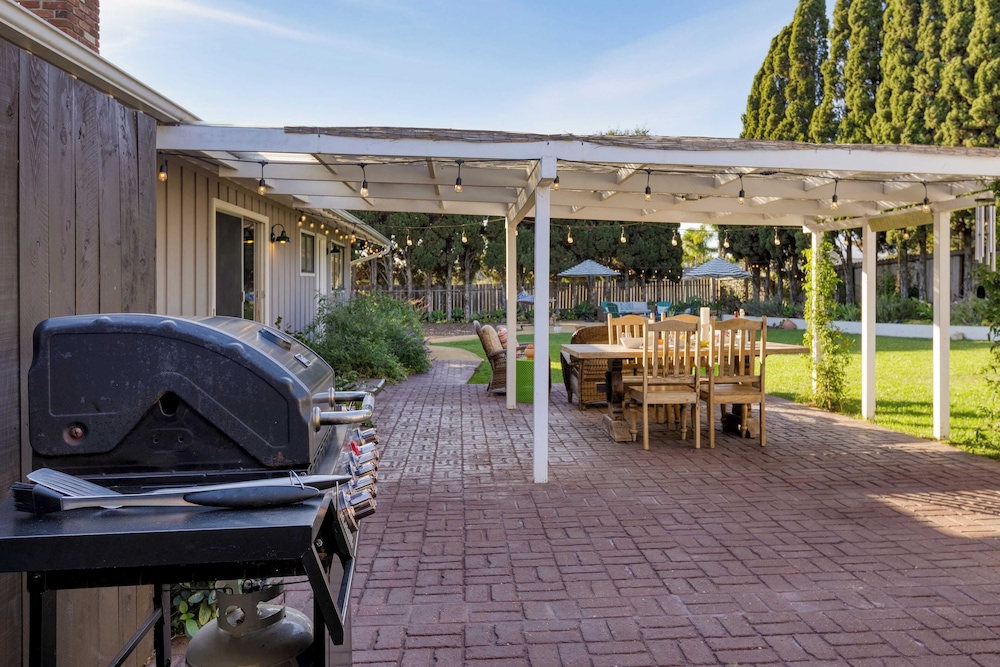 Hummingbird Haven by Avantstay Dog-friendly, Near the Beach, Huge Yard+hot Tub