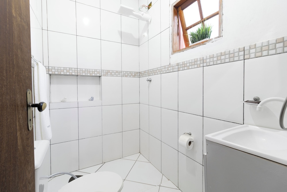 Sítio com 5 suítes e piscina