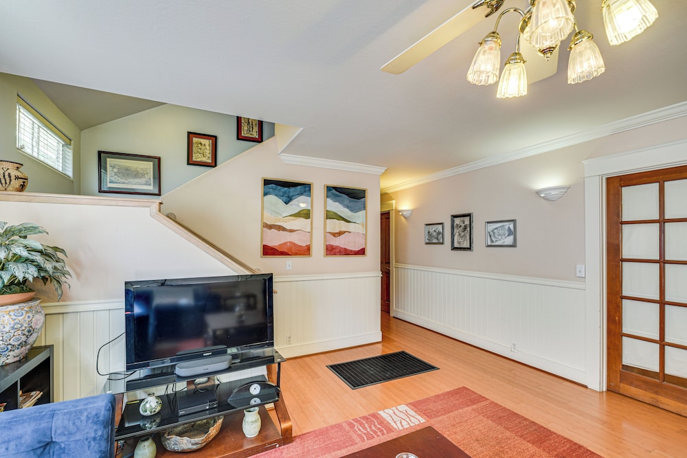 6 Blocks to Sjsu: Cozy Bungalow w/ Deck & Koi Pond