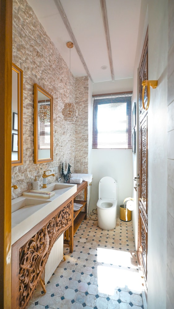 Luxurious Arakana Villa with Pool