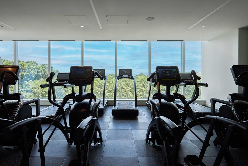 Sky-high Living Lake Views Elite Experience