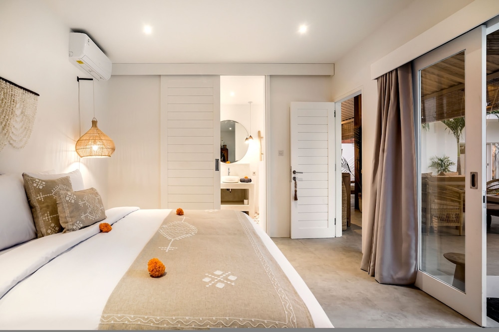Villa Cyma by Alfred in Bali - New Peaceful 5 BR Villa in the Heart of Seminyak
