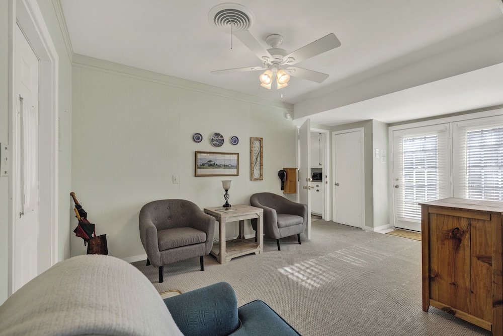 Leicht Haus Hot-tub & Fire Pit, 5 Blks to Marktplatz!