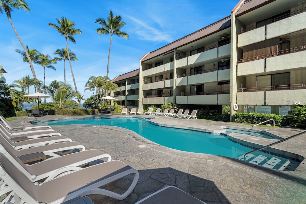 End Unit Oceanview Condo - Pool - Sauna & Tennis! - Vrkcv