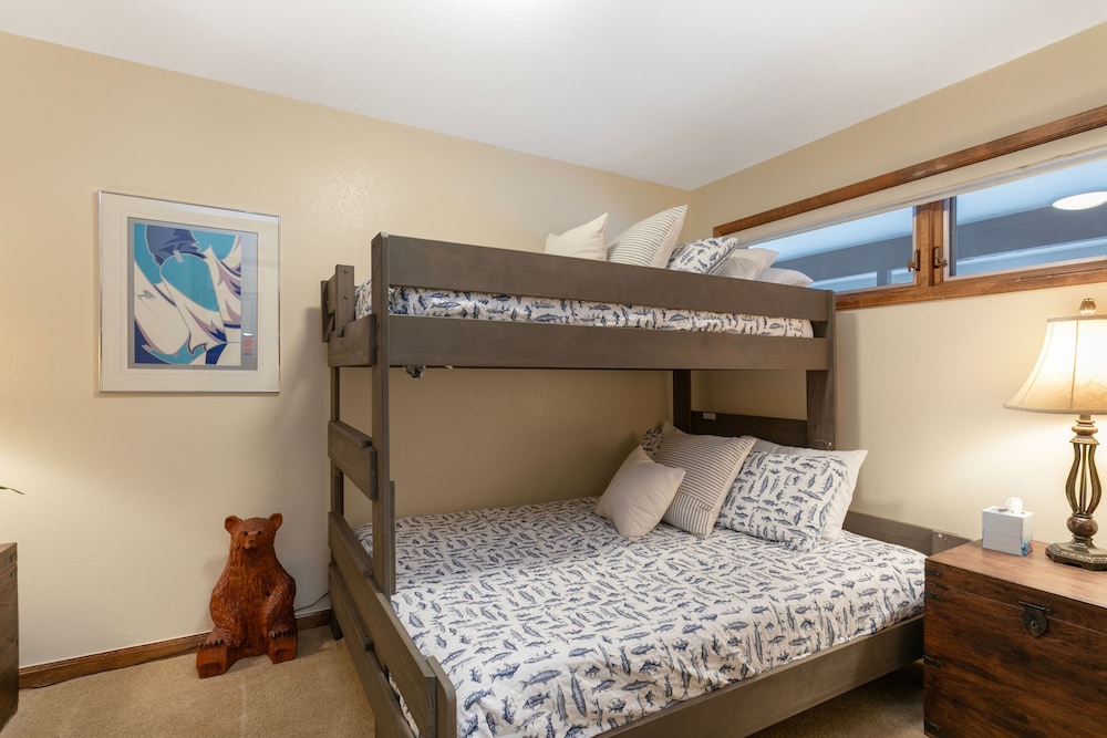 I1 Gore Creek Meadows 4 Bedroom Townhouse