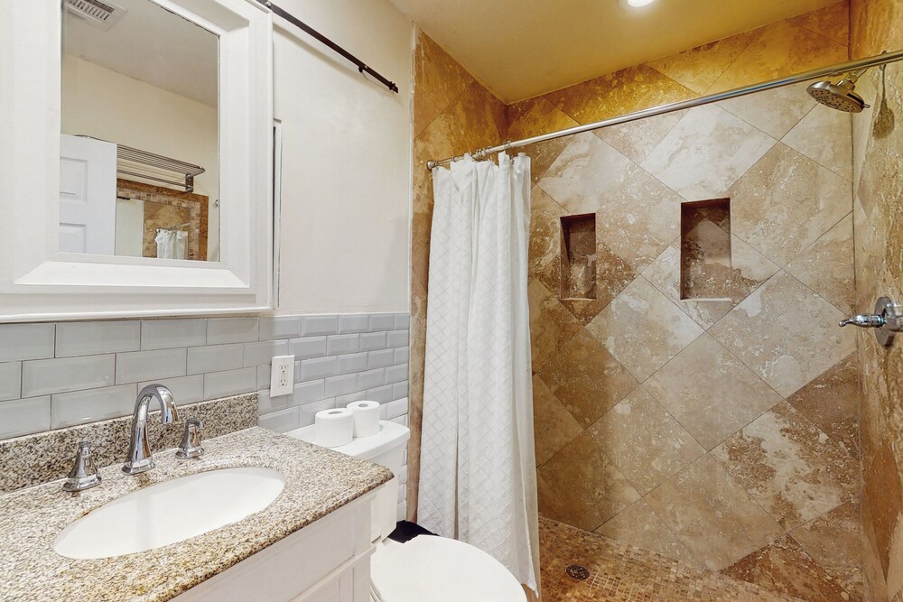 Home in Great Location - AC, W & D, Dog Friendly