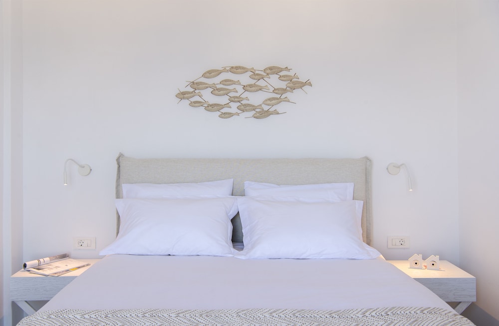 Kymo Luxury Suites Paros photo 3