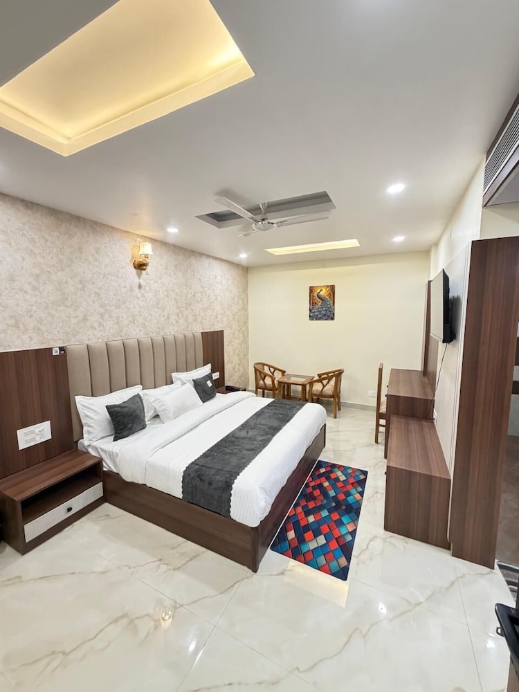 Hotel RK Residency