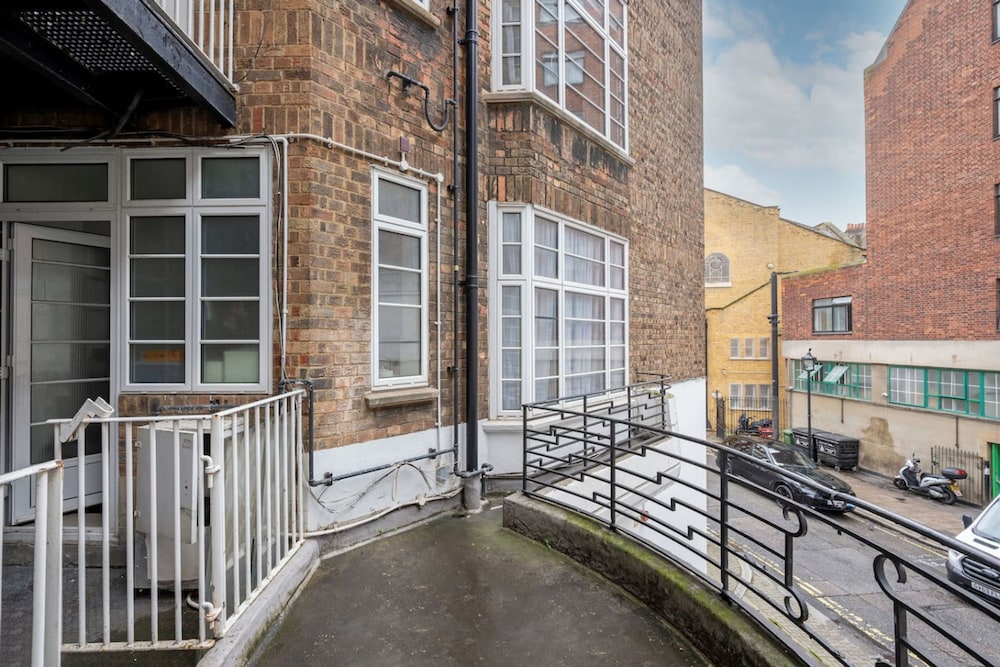 Luxury 3-bed Marylebone Home Security Elevator
