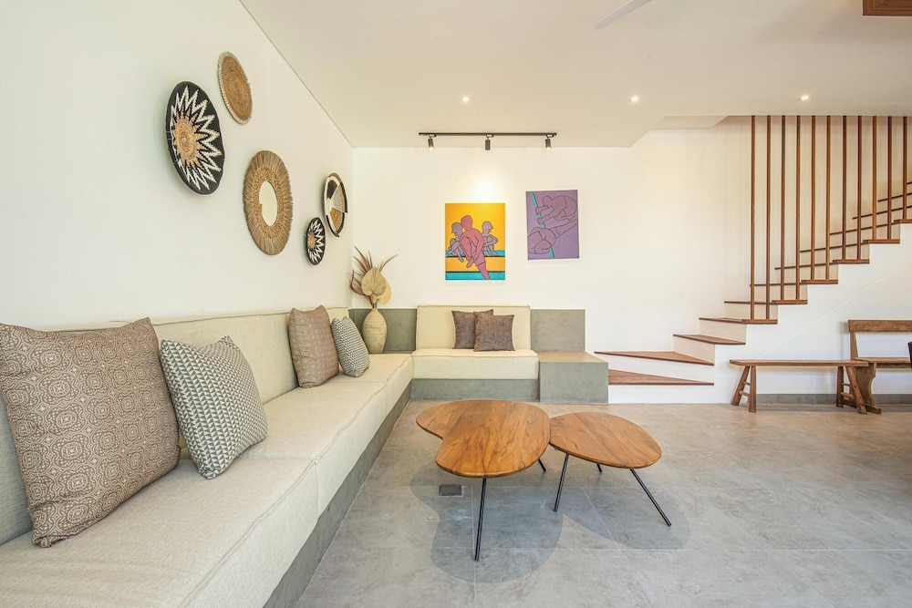 Opulent 5BR Modern Villa 400m From the Ocean