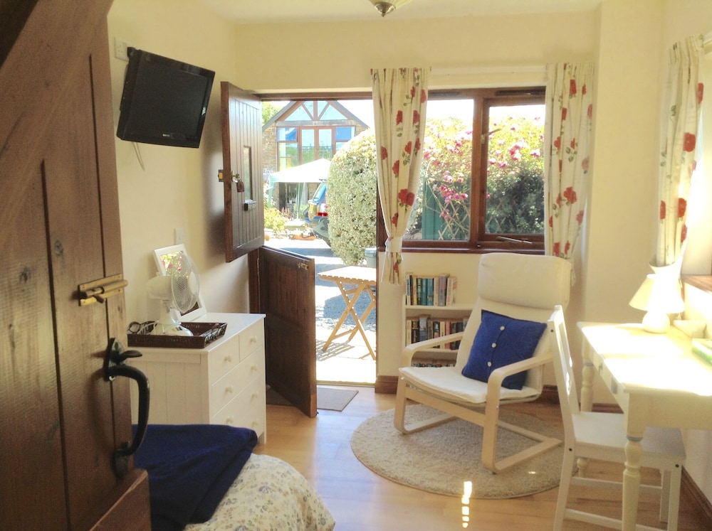 The Tack Room - a Comfy Cabin in North Devon view 4