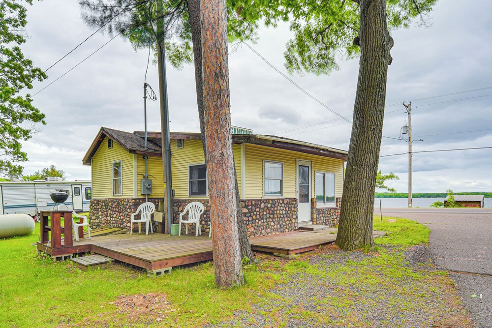 Wisconsin Lakeside Cottage w/ Deck, Views