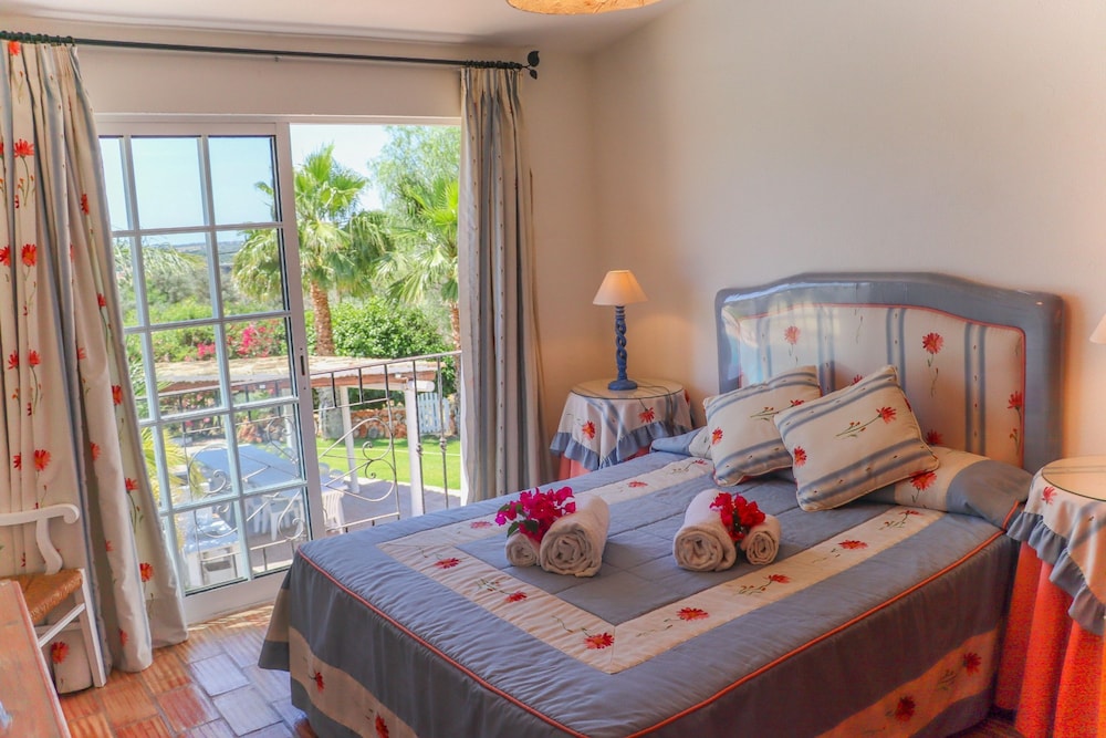 Idyllic Farm House With Huge Garden for 14pax