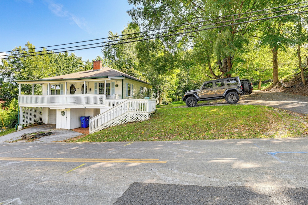 Walk to Main Street! Home in Historic Jonesborough
