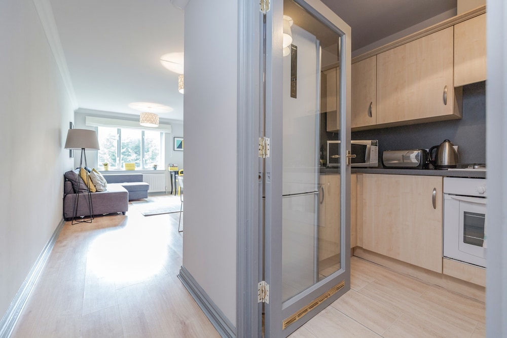 Hoxton 2 Bed Apartment by BaseToGo
