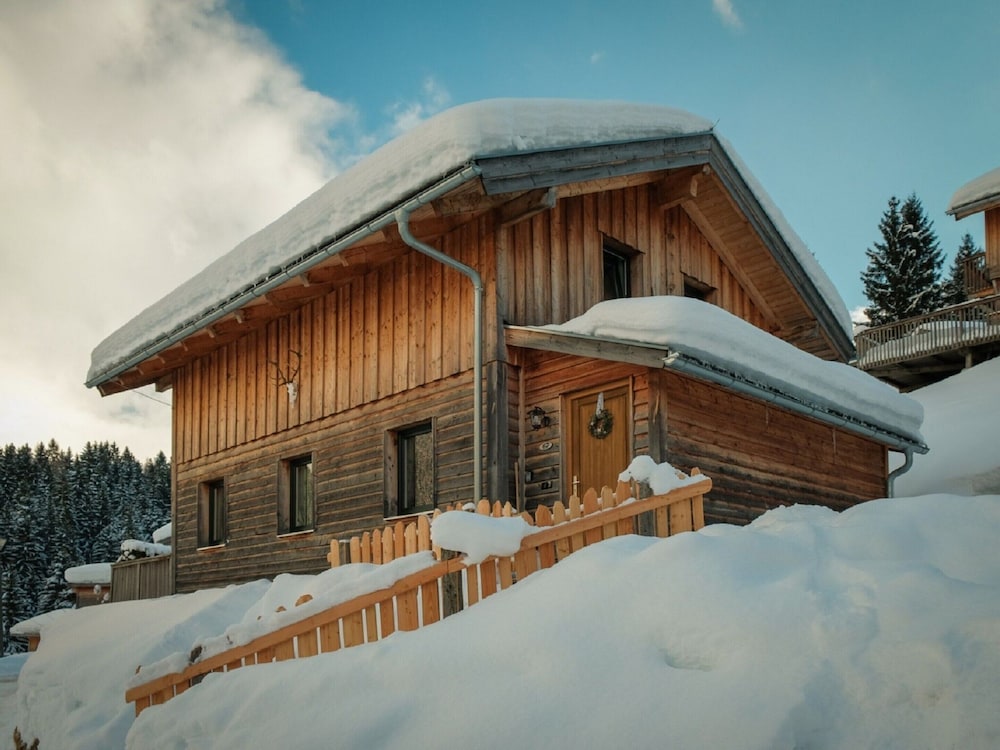 Chalet in Annaberg-lungotz With a Community Pool