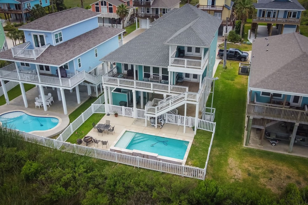 Great bay Views and a Pool in Isla Del Sol