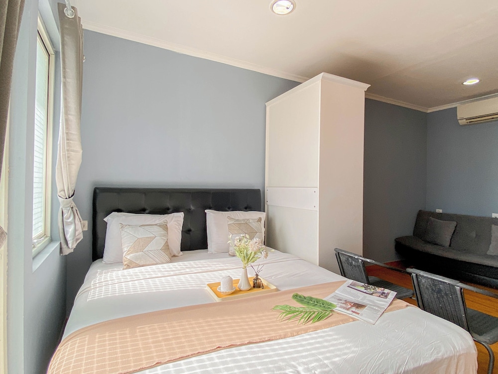 Warm and Cozy Studio at Sentul Tower Apartment