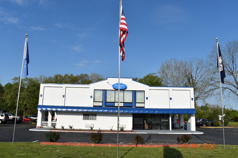 Hotel Economy Inn - Image 1