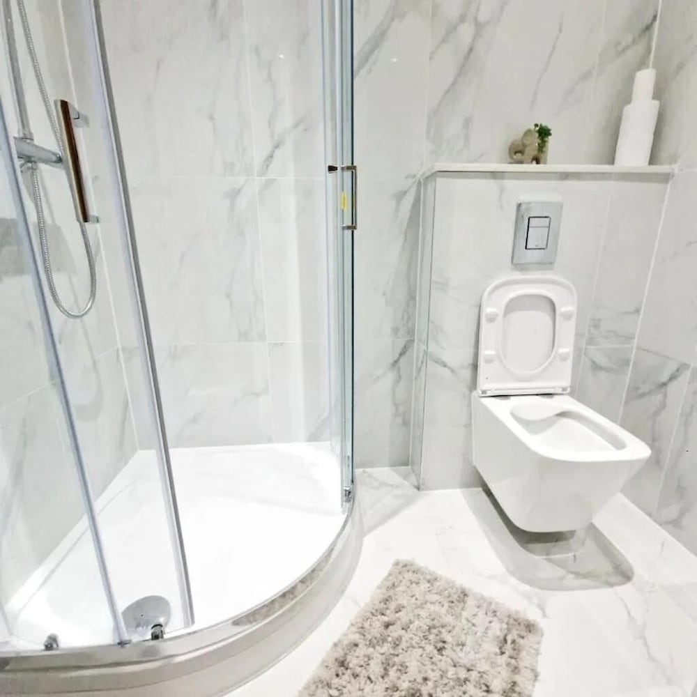 Crendon House Cosy Studio - Sleeps 2 & Kitchen