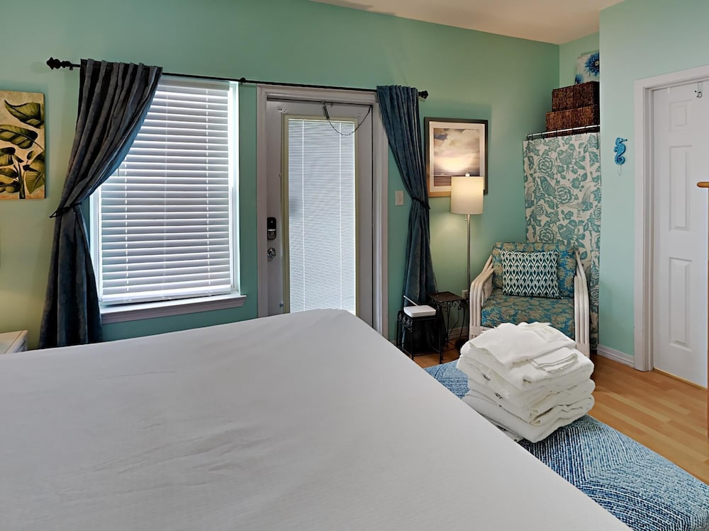 Sunset Cottages #1A by Southern Vacation Rentals view 5