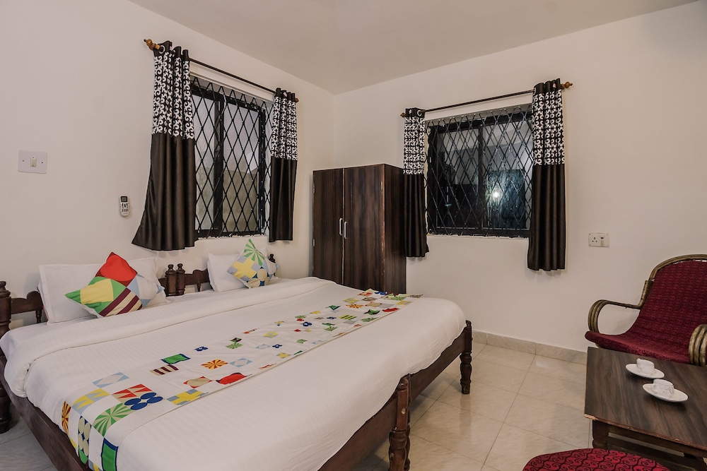 OYO 24114 Home Decent Studio Candolim