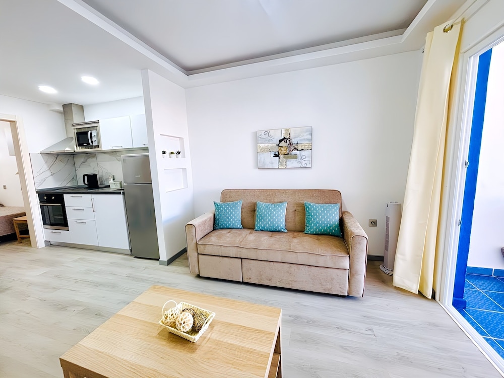 Apartment Bellissima With Pool and Wi-fi, 200m From the sea in Puerto del Carmen