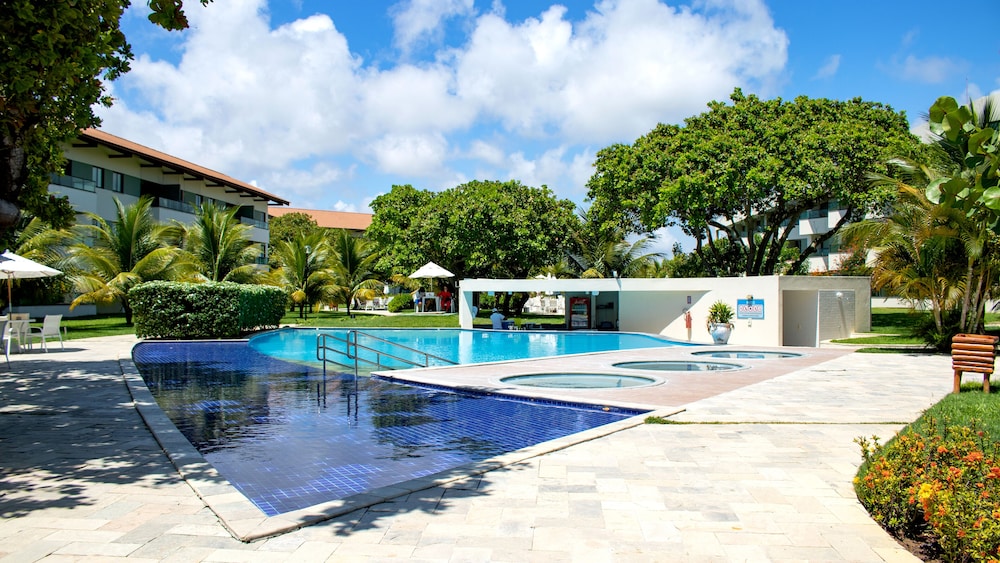 Flats no Carneiros Beach Resort