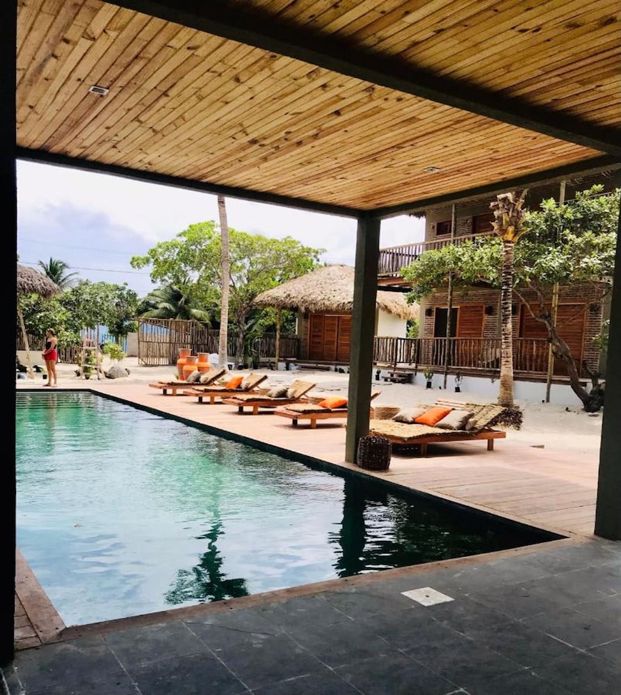 Private Complex With Swimming Pool Close to the Ocean