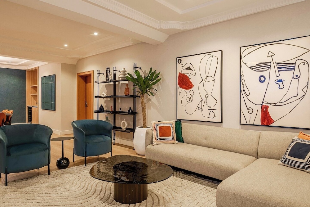 Jam Manor Suites and Apartment