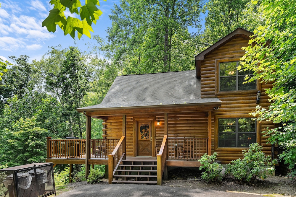 Caught Ya Peek'n 1 Bedroom Cabin by RedAwning