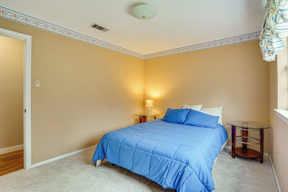 Karaoke Ready! Fort Worth Area Home w/ Pool