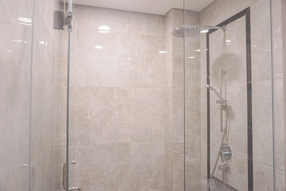 Modern Designed And Strategic 1Br Apartment Arumaya Residence