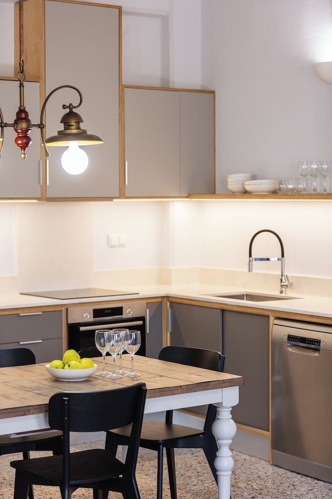 stylish apt up to 4 in Rethymno