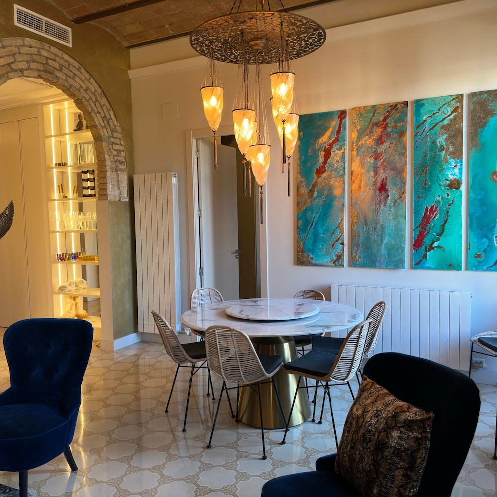 The Avenue 2BR Luxury Unit in Diagonal Ave