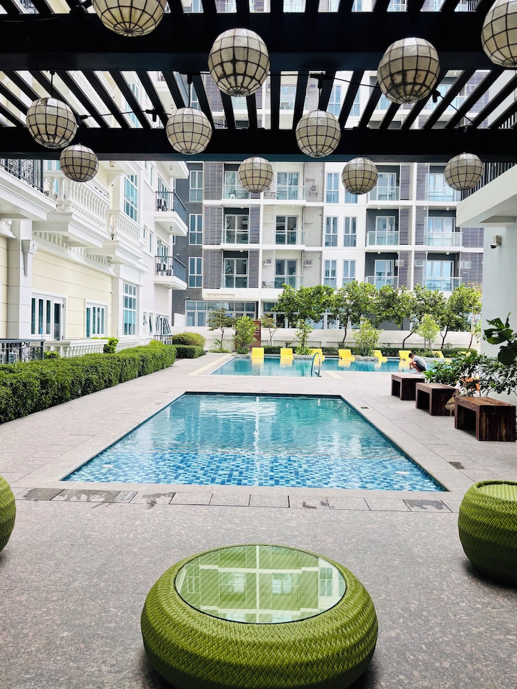 Room-spectacular Escape to Relax and Unw
