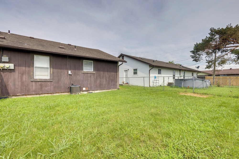12 Mi to St Louis: Pet-friendly Metro East Home