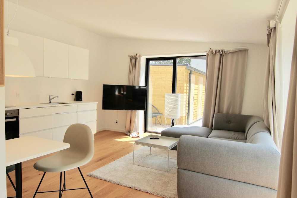 Private 1-bed Townhouse w Terraces view 3
