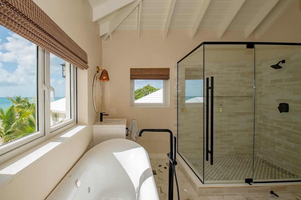Seaesta - Brand New Estate W/pool & Private Backyard Beach 6 Bedroom Home