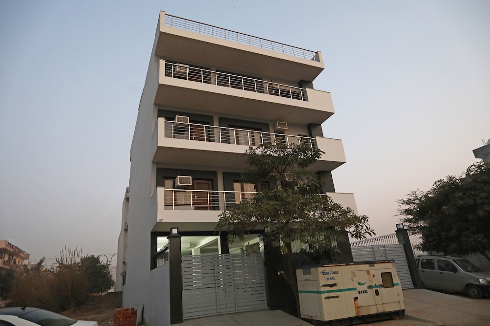 OYO 11383 Hotel Go Rooms