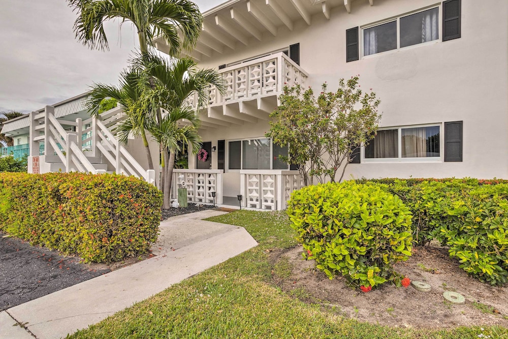 Cozy West Palm Beach Condo: 1 Block to Shore! view 4