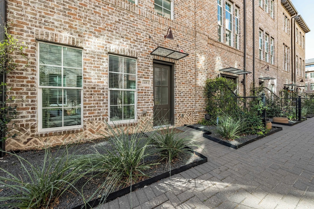 Modern Home, Private Balcony, Near Rainey & Lady Bird Lake Haus of Z