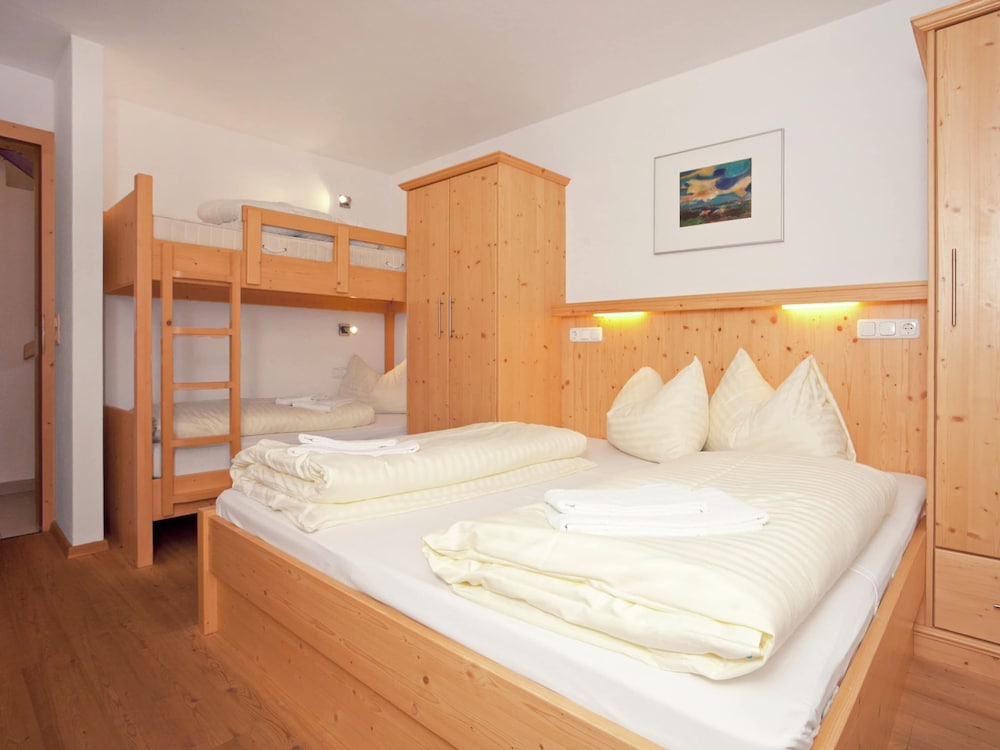 Holiday Home With Swimming Pool in Wald im Pinzgau view 2