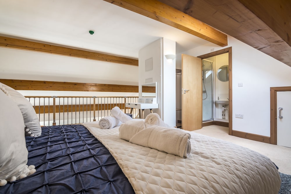 Marina View - 3 Bedroom - Milford Haven view 4