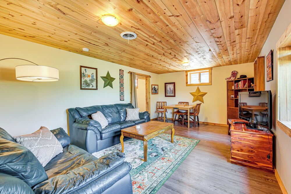 3 Mi to Dtwn: Mtn-view Retreat in Hot Springs!