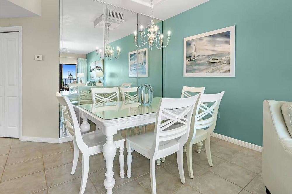 The Palms West 813
