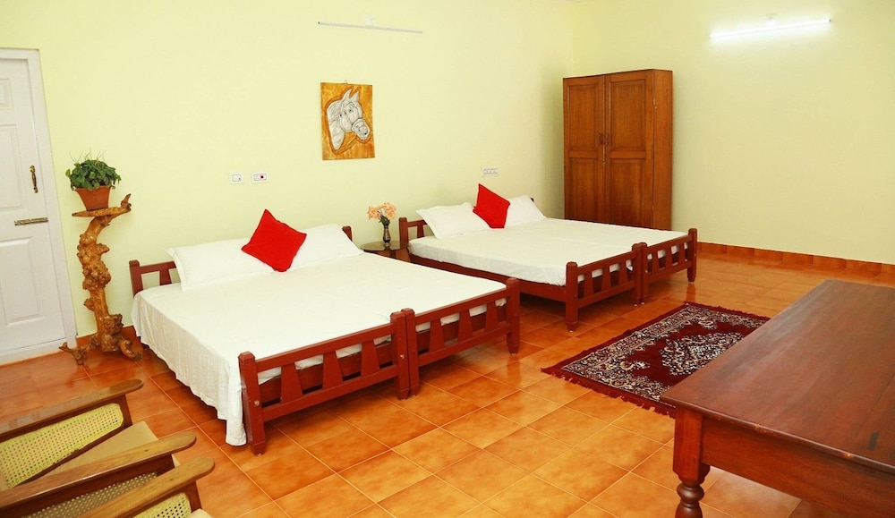 Deluxe Twin Room In British Bungalow view 4